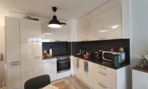 Charmant appartement de 2 pièces au 1er étage avec place de parc intérieure — photo 2