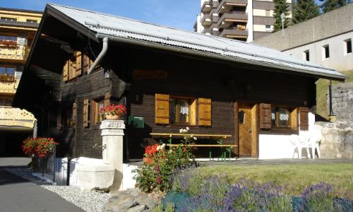 Chalet avec cachet à louer à l'année en residence secondaire