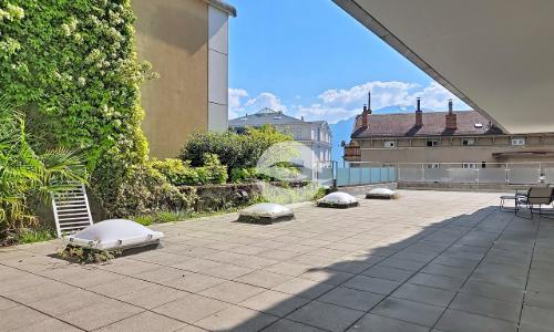 Au cœur de La Riviera | Bien meublé avec vaste terrasse — photo 3