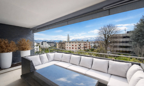 Duplex contemporain avec jardin privatif et vue sur les Alpes à Pully Sud