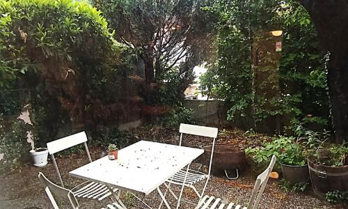 Jolie villa mitoyenne avec 2 terrasses est et ouest et jardin