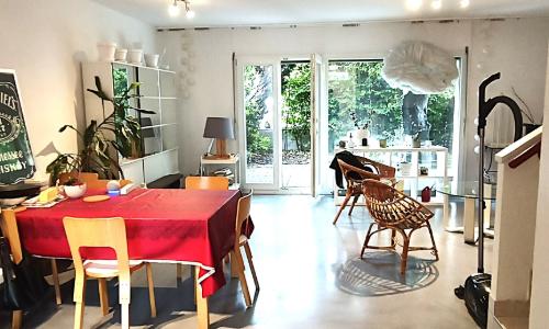 Jolie villa mitoyenne avec 2 terrasses est et ouest et jardin — photo 4