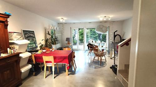 Jolie villa mitoyenne avec 2 terrasses est et ouest et jardin — photo 5