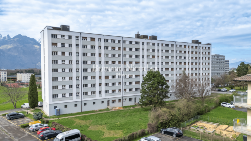 À louer appartement rénové de 2 pièces au 2ème étage (227)