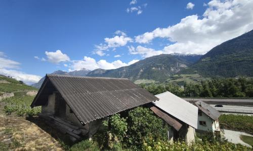 2 GRANGES À RÉNOVER SIERRE TERRAIN DE 780m2