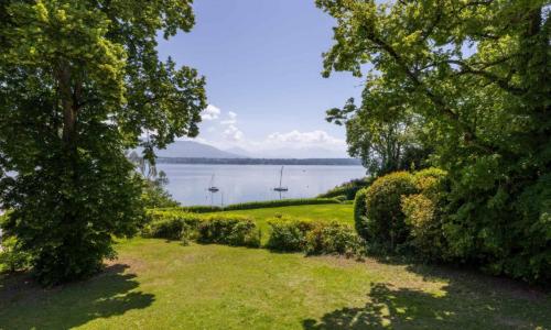Maison d'architecte avec vue lac imprenable