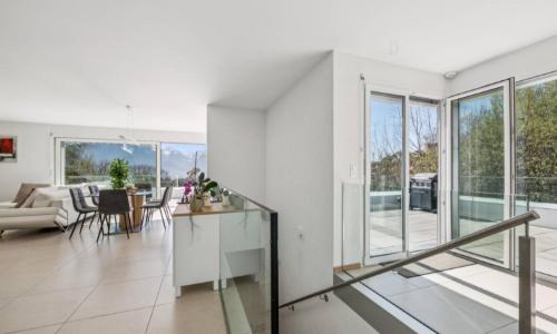 Duplex en attique contemporain avec vue sur le lac — photo 4