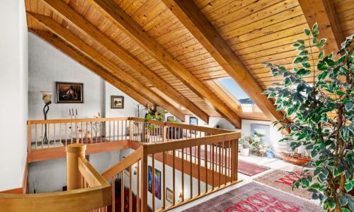 Duplex familial à rafraîchir dans un quartier résidentiel recherché — photo 3
