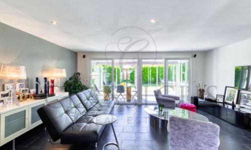 Maison familiale en pignon avec jardin privatif, véranda et 4 stationnements — photo 3