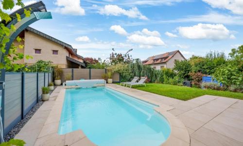 A 2 minutes de Payerne, villa d'architecte de 7.5 pièces avec piscine chauffée et jacuzzi