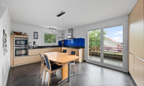 A 2 minutes de Payerne, villa d'architecte de 7.5 pièces avec piscine chauffée et jacuzzi — photo 5