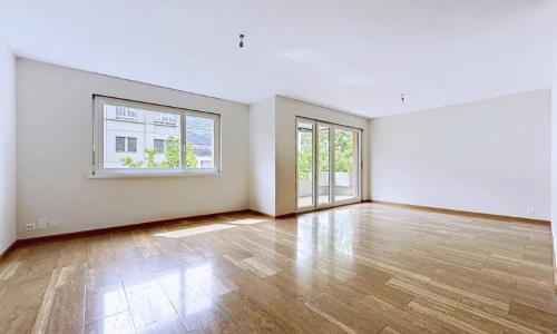 Spacieux 6.5 pièces avec balcon et belle luminosité à Sion — photo 2
