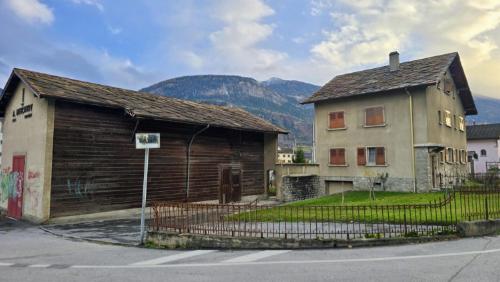 Immeuble de 3 appartements avec hangar indépendant. — photo 3