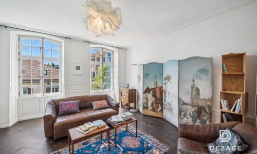 Somptueuse maison de maître rénovée avec soin, avec jardin de ville et au calme absolu