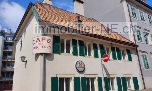 Maison idéalement située au centre-ville, abritant un restaurant connu sous l'enseigne « Le Faucheur »