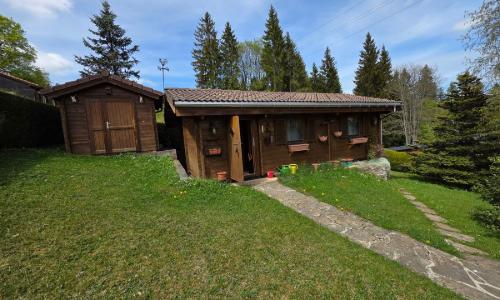 Deux chalets implantés sur une vaste parcelle ensoleillée — photo 2