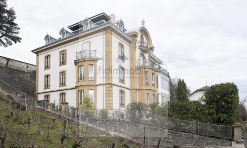 Dans maison de maître début XXème, bel appartement avec cachet.