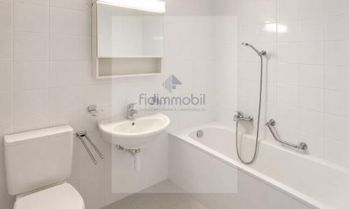 Spacieux appartement 4 pièces avec balcon et place de parc — photo 4