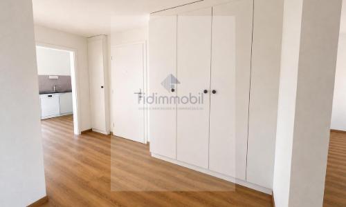 Spacieux appartement 4 pièces avec balcon et place de parc — photo 2