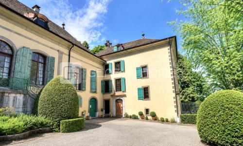 Appartement de prestige alliant histoire, charme, et nature