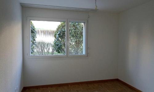 Bel appartement traversant partiellement rénové de 3.5 pièces située au rez-de-chaussée. — photo 4