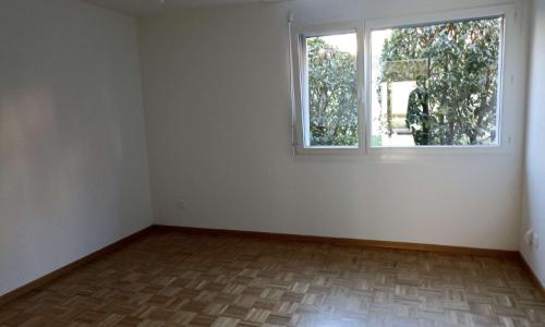 Bel appartement traversant partiellement rénové de 3.5 pièces située au rez-de-chaussée. — photo 3