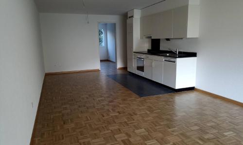 Bel appartement traversant partiellement rénové de 3.5 pièces située au rez-de-chaussée. — photo 2