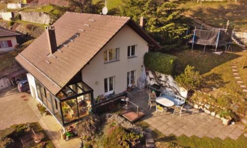 Villa individuelle de 5.5 pièces avec vue imprenable sur le lac Léman et les montagnes situé à côté de la forêt à Blonay