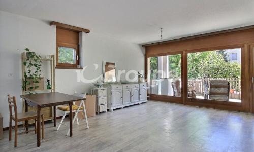Appartement de 3.5 pièces au rez-de-chaussée dans un quartier calme.