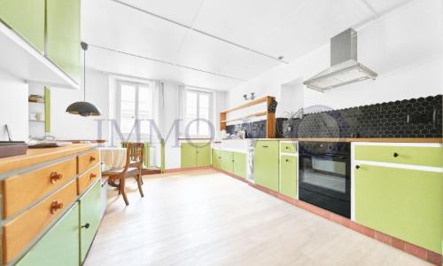 MAISON DE BOURG AVEC CACHET FACE AU LAC — photo 5
