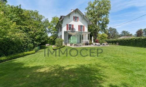 Propriété de caractère entièrement rénovée au Hameau de Villette