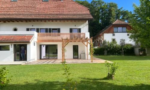 Ferme rénovée à proximité de La Côte International School (LCIS) – Maison familiale de 300 m² avec grand jardin