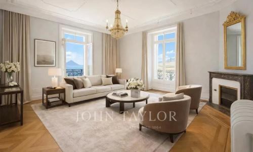 Élégant appartement de caractère avec vue imprenable sur le lac Léman