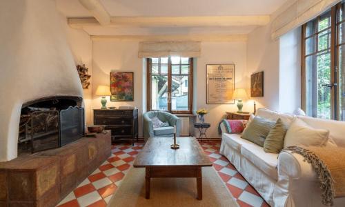 Essertines-sur-Rolle | Maison de charme et son annexe en zone village — photo 4