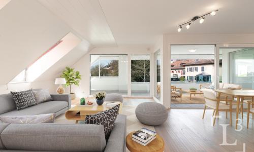 Duplex en attique avec grand balcon et vue lac