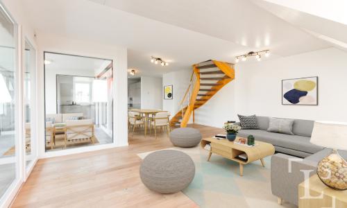 Duplex en attique avec grand balcon et vue lac