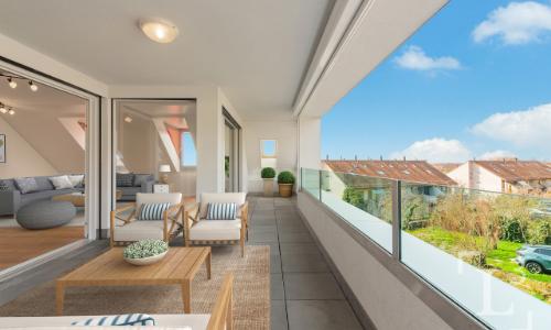 Duplex en attique avec grand balcon et vue lac — photo 3