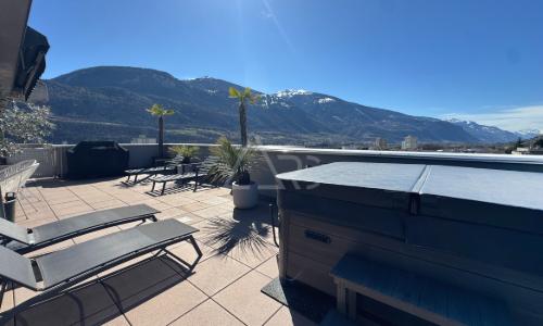DUPLEX D’EXCEPTION DE 8.5 PIÈCES AVEC ASCENSEUR PRIVATIF ET VUE PANORAMIQUE À SIERRE — photo 2