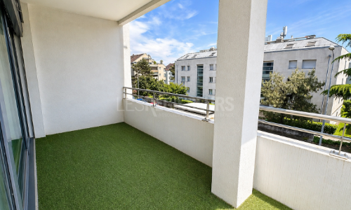 Spacieux appartement de 5 pièces avec balcon, loggia et parking