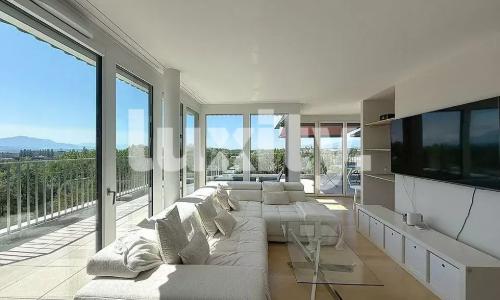 Gland-Magnifique appartement de standing avec terrasse de 150 m² et vu