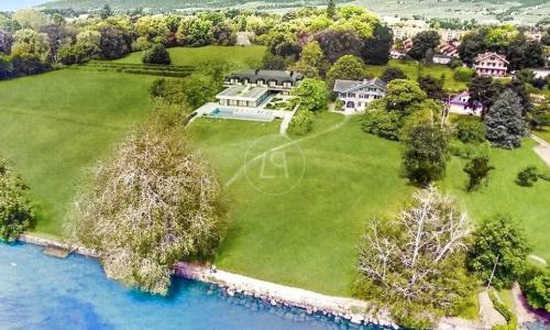 Projet d'une luxueuse villa contemporaine pied dans l'eau,  Rolle