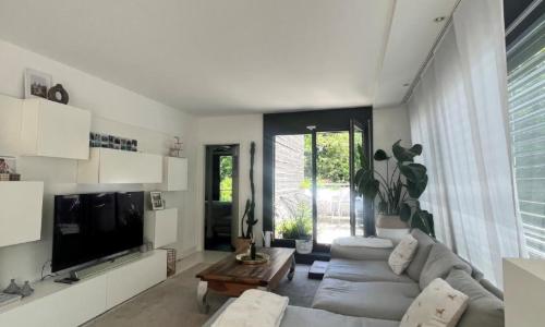 Moderne appartement à Versoix avec terrasse et jardin