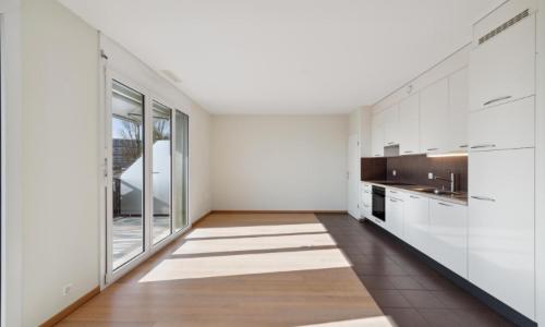 Exclusivité : attique traversant de 5 pièces avec généreuse terrasse et balcon