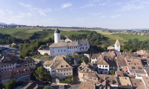 Dans le Vieux Bourg d'Aubonne, maison historique rénovée de 4 pièces
