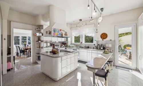 Élégante villa avec vue panoramique et studio indépendant — photo 5