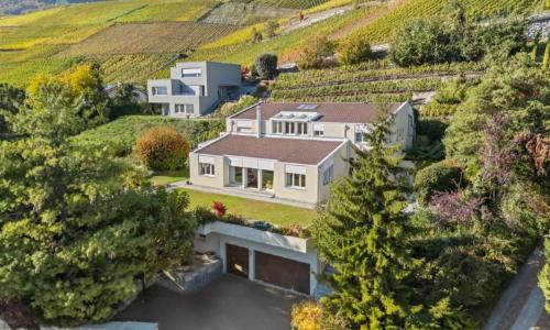 Élégante villa avec vue panoramique et studio indépendant