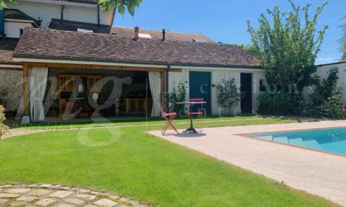 GRANDE MAISON DE MAITRE DE 12 PIECES AVEC BEAUCOUP DE CHARME - JARDIN PRIVATIF & PISCINE - 8 chambres — photo 4