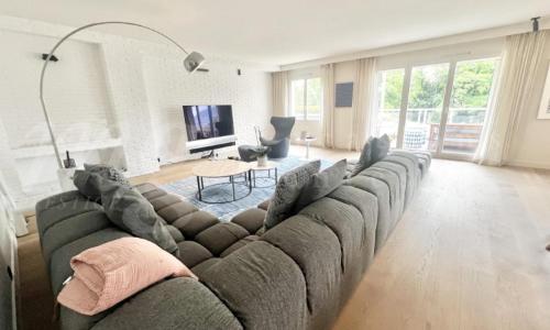 SUPERBE APPARTEMENT DE 7 PIECES DE 250 m2 AVEC LARGE TERRASSE -+ 3 BALCONS ET VUE DEGAGEE — photo 5