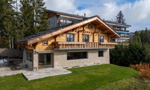 Chalet spacieux avec piscine intérieure à Crans-Montana