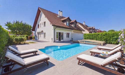 Beaux volumes avec piscine sur parcelle individuelle